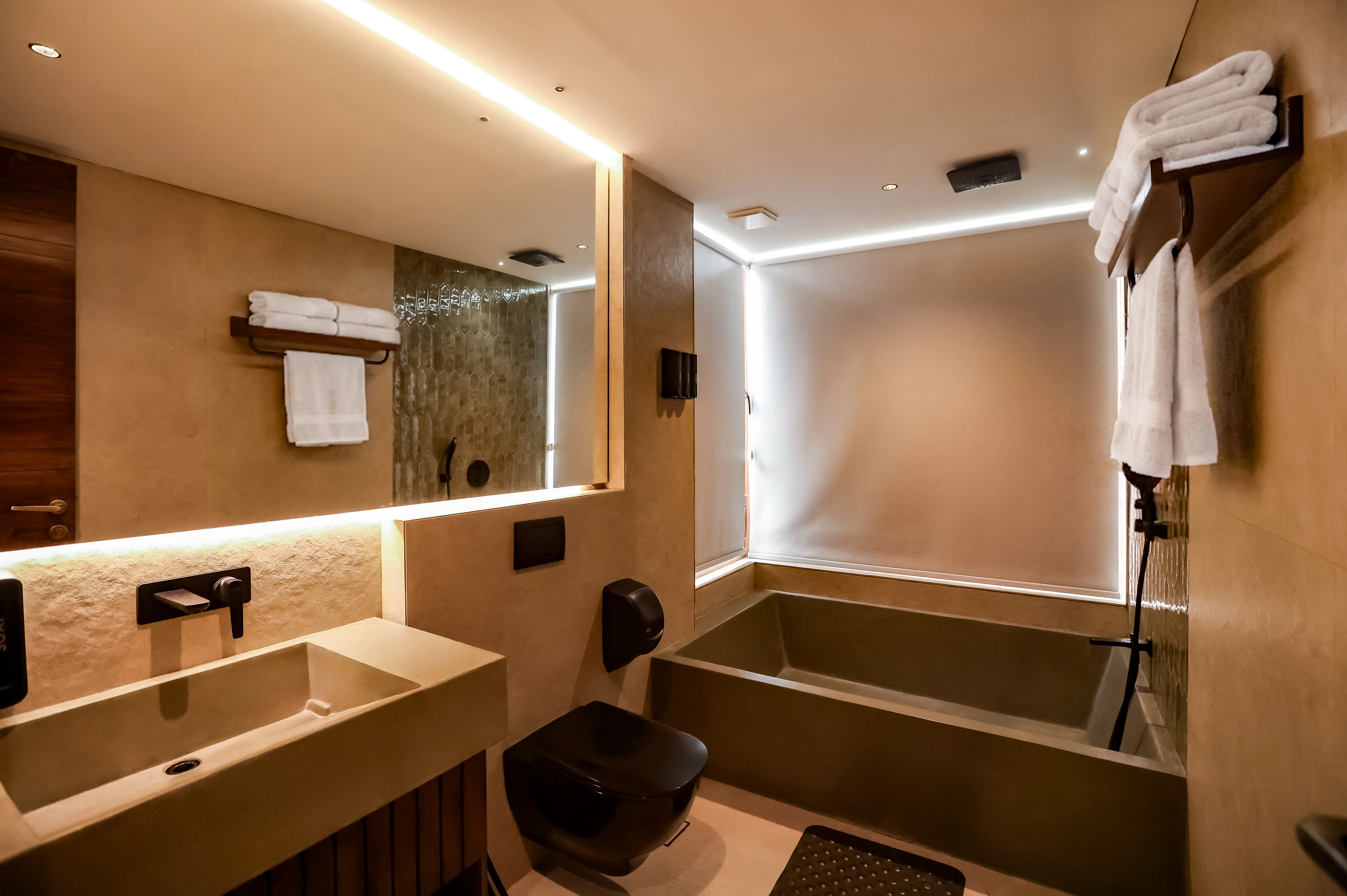 Sunrise villa bathroom